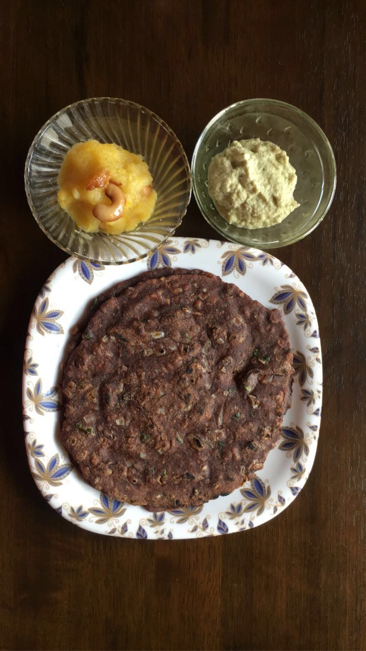 Ragi Rotti is a breakfast food of the state of Karnataka, India. It is made of ragi (finger millet) flour. Ragi-Rotti means ragi-pancake in the native language, Kannada. In the picture it’s served with chutney and a popular sweet Kesari-Bat.