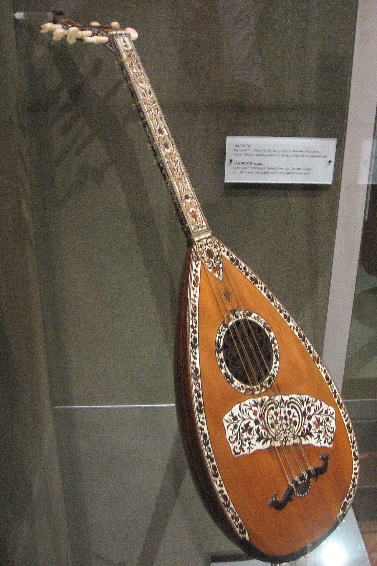 Lavta (politiko laouto), probably from lutemaker Manolis Venios, Constantinople, end 19th.