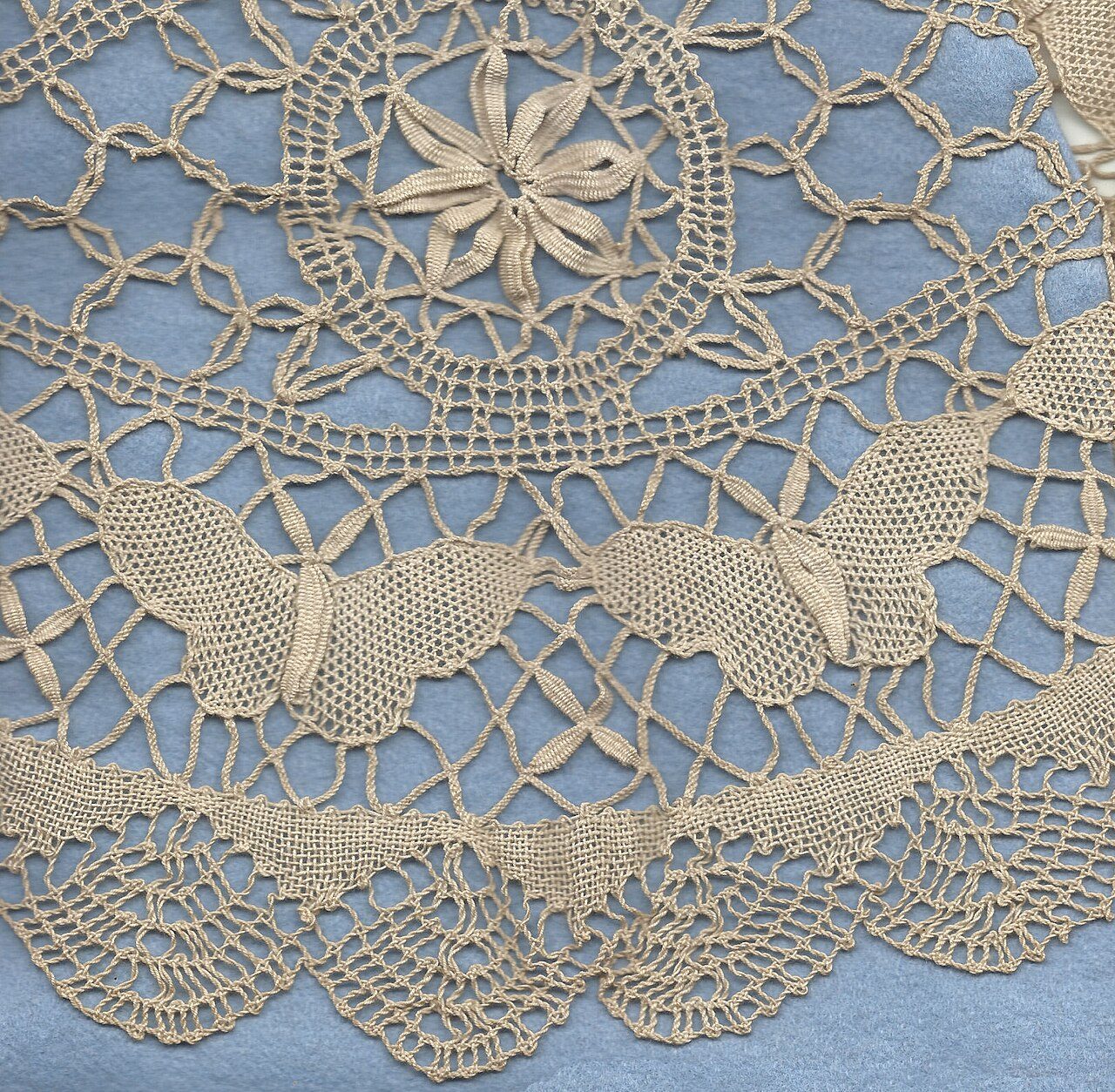 Example of guipure lace