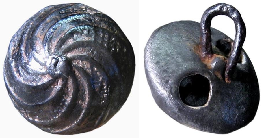 Spanish metal button circa 1650-1675, 12mm diameter.