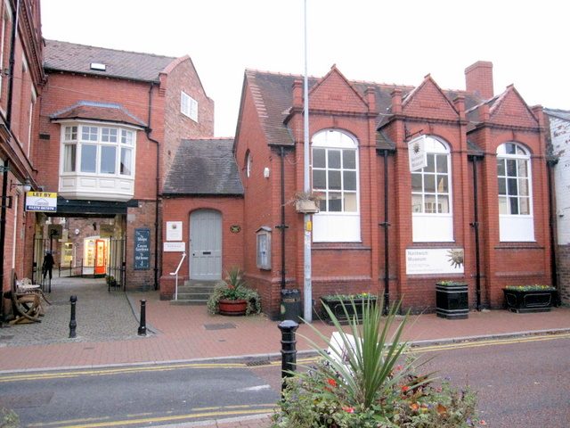 Nantwich Museum, and the entrance to The Cocoa Yard. Nantwich Museum is the building on the right, and there is a Flush Bracket bench mark just to the right of the grey lamppost - 1566280 . The opening on the left leads into The Cocoa Yard, named after the Victoria Cocoa House,…