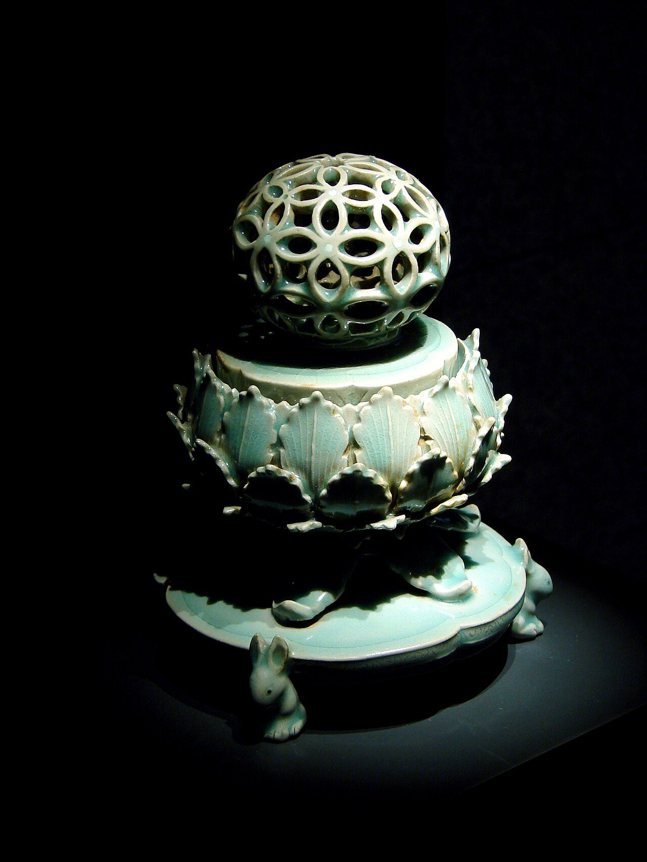 Celadon Incense Burner from the Korean Goryeo Dynasty (918-1392), with kingfisher glaze, is the National Treasure of South Korea #95 and is currently on display at the National Museum of Korea in Seoul. 12th century Korea.