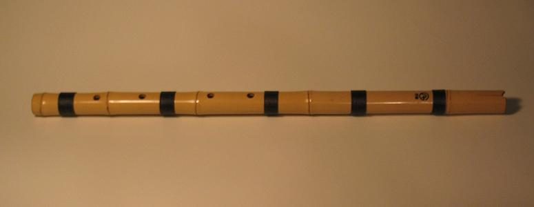 Common modern danso, made of varnished bamboo.