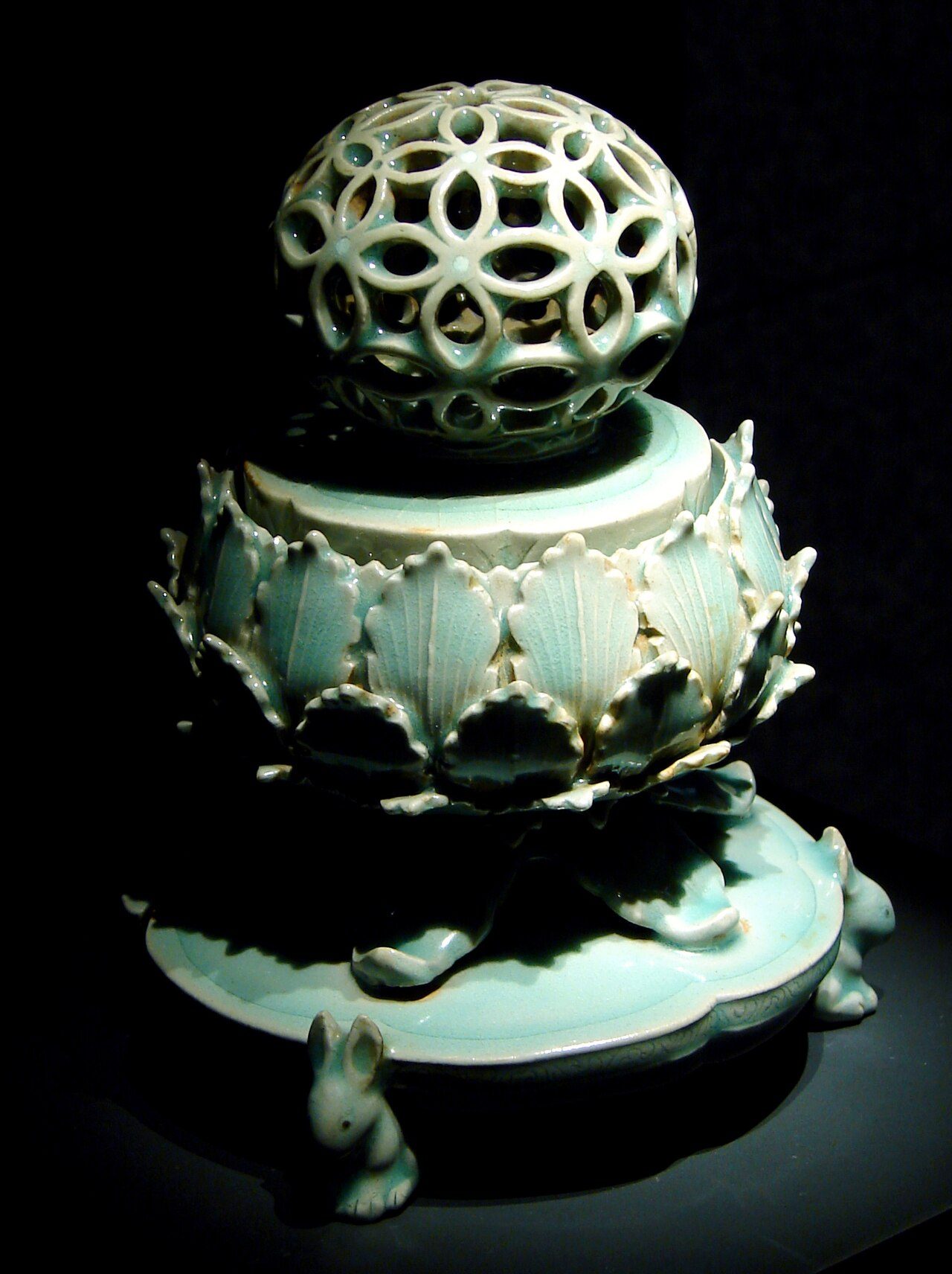Celadon Incense Burner from the Korean Goryeo Dynasty (918-1392), with kingfisher glaze, is the National Treasure of South Korea #95 and is currently on display at the National Museum of Korea in Seoul. 12th century Korea.