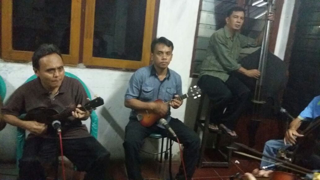 Latihan musik musik keroncong di jakarta pusat