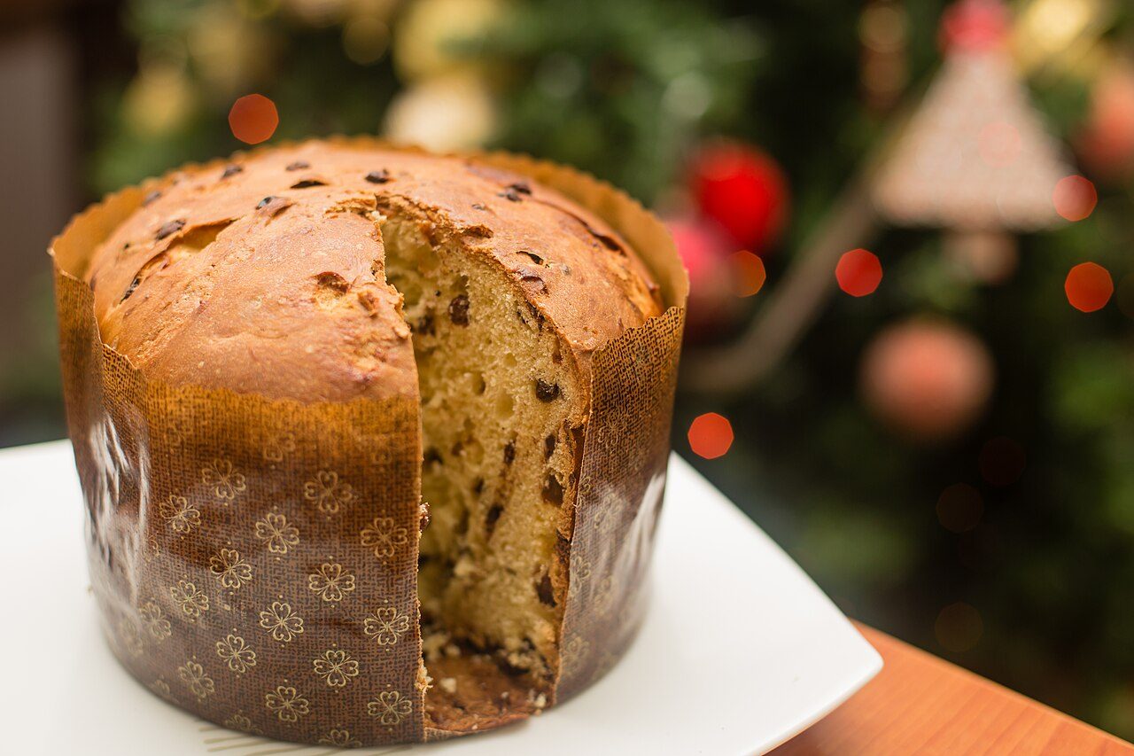 Panettone is a type of sweet bread loaf originally from Milan (in Milanese dialect of the Lombard language it is called paneton , usually prepared and enjoyed for Christmas and New Year in Italy, southeastern France, Spain, Portugal, Slovenia, Brazil, Venezuela, Peru, Malta,…