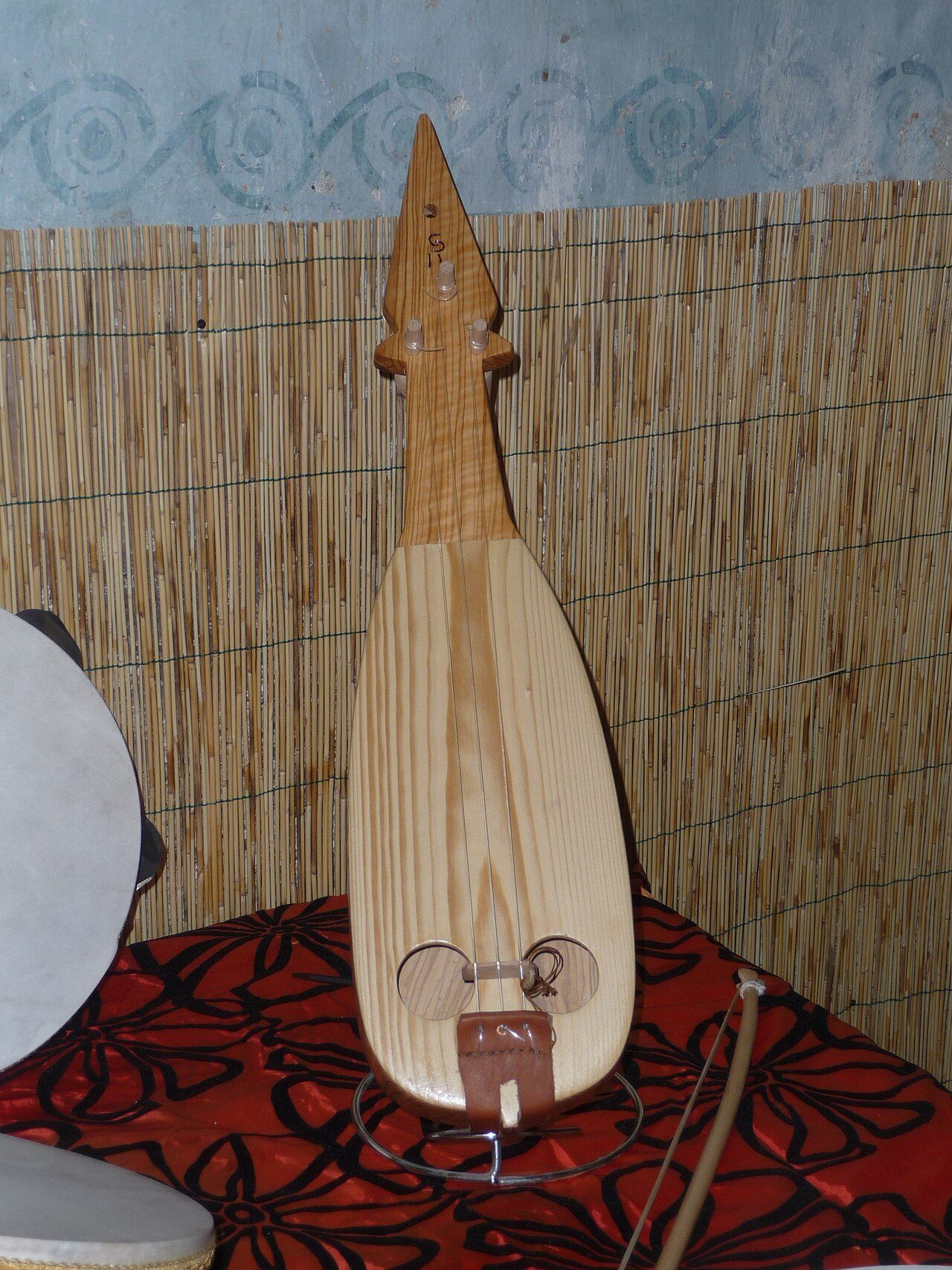 Lira Calabrese or Calabrian Lira