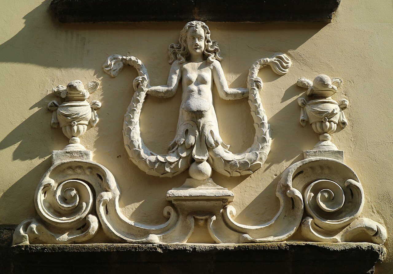 Nixenrelief in einem Innenhof der Riegersburg (Steiermark)