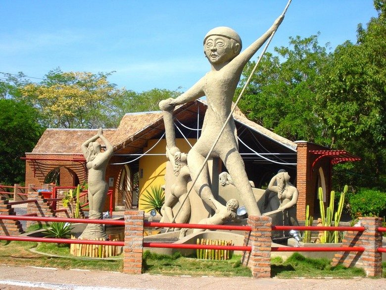 Estatua do Cabeça de cuia localizada no encontro das águas em Theresina - PI