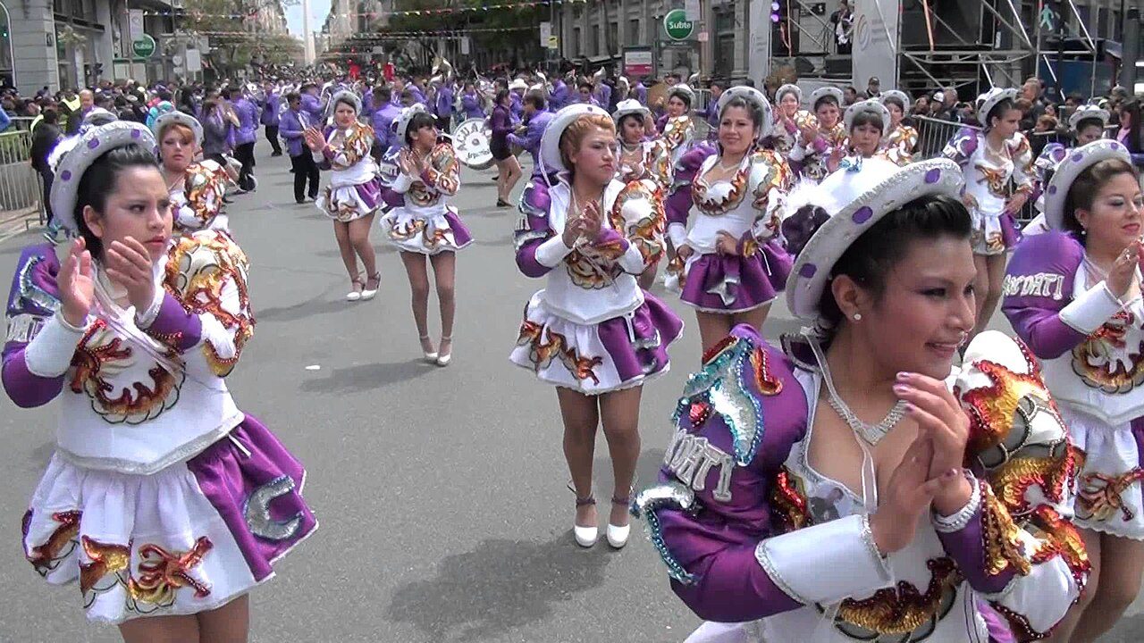 Caporales de Soldati (Buenos Aires) en el desfile Integración Cultural (Argentina) (10.10.2015)