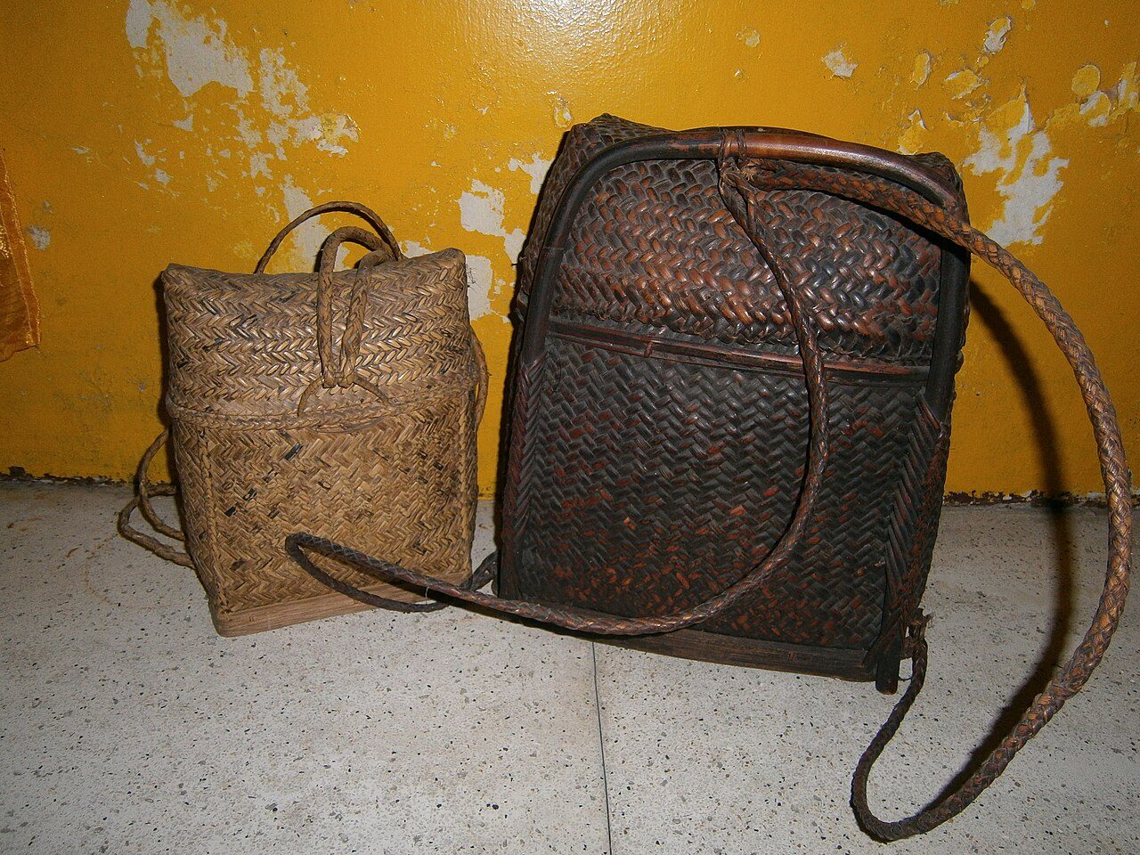 Pasikings are made in different sizes and finished in either natural or dark color.