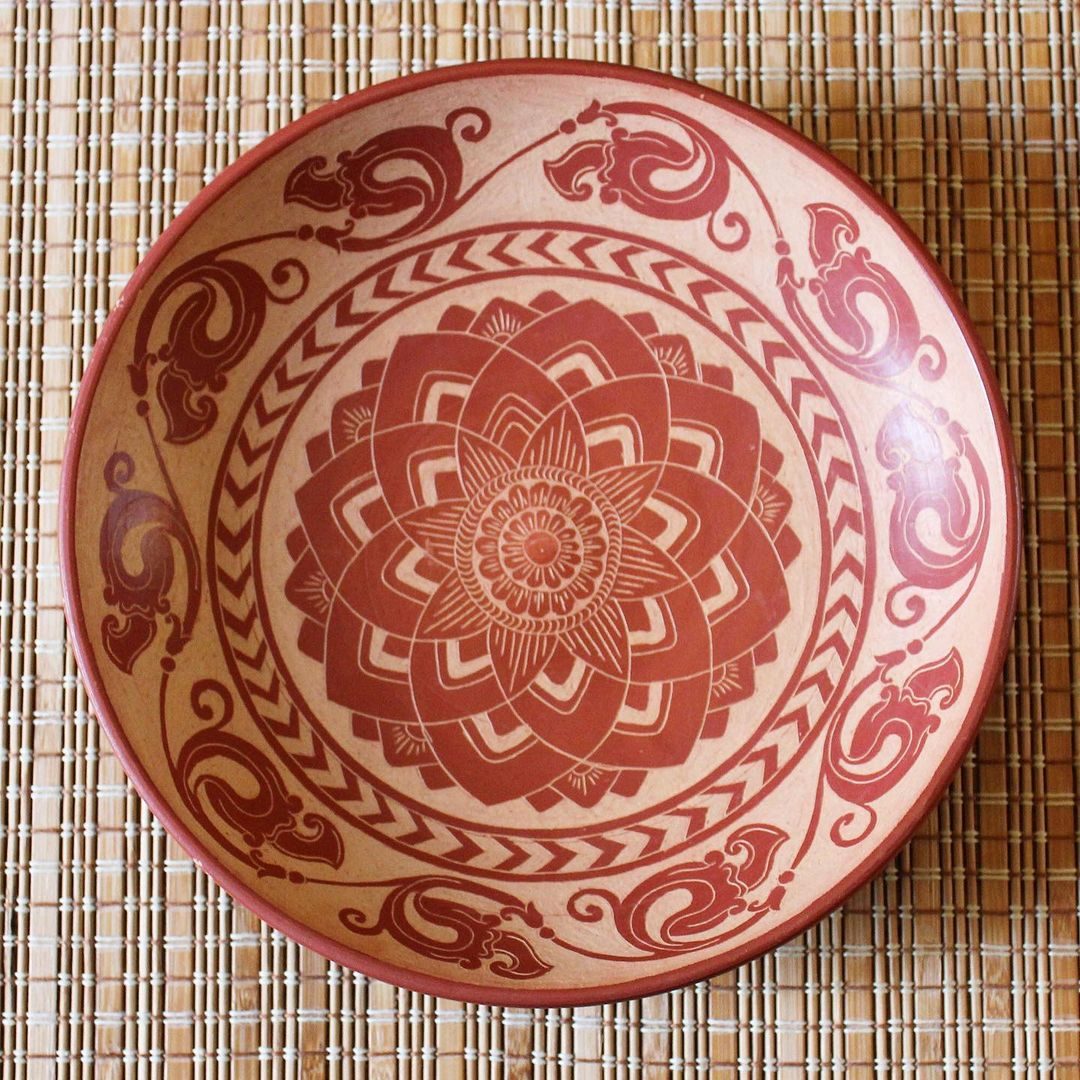 Traditional form of Sri Lankan pottery made from "Kirimeti" (kaolin) and "Gurugal"/Guru stone (ferruginous nodules). This traditional style of pottery is an old decorative art form for domestic utility ware in Sri Lanka. The water based red slip, used to create incised…