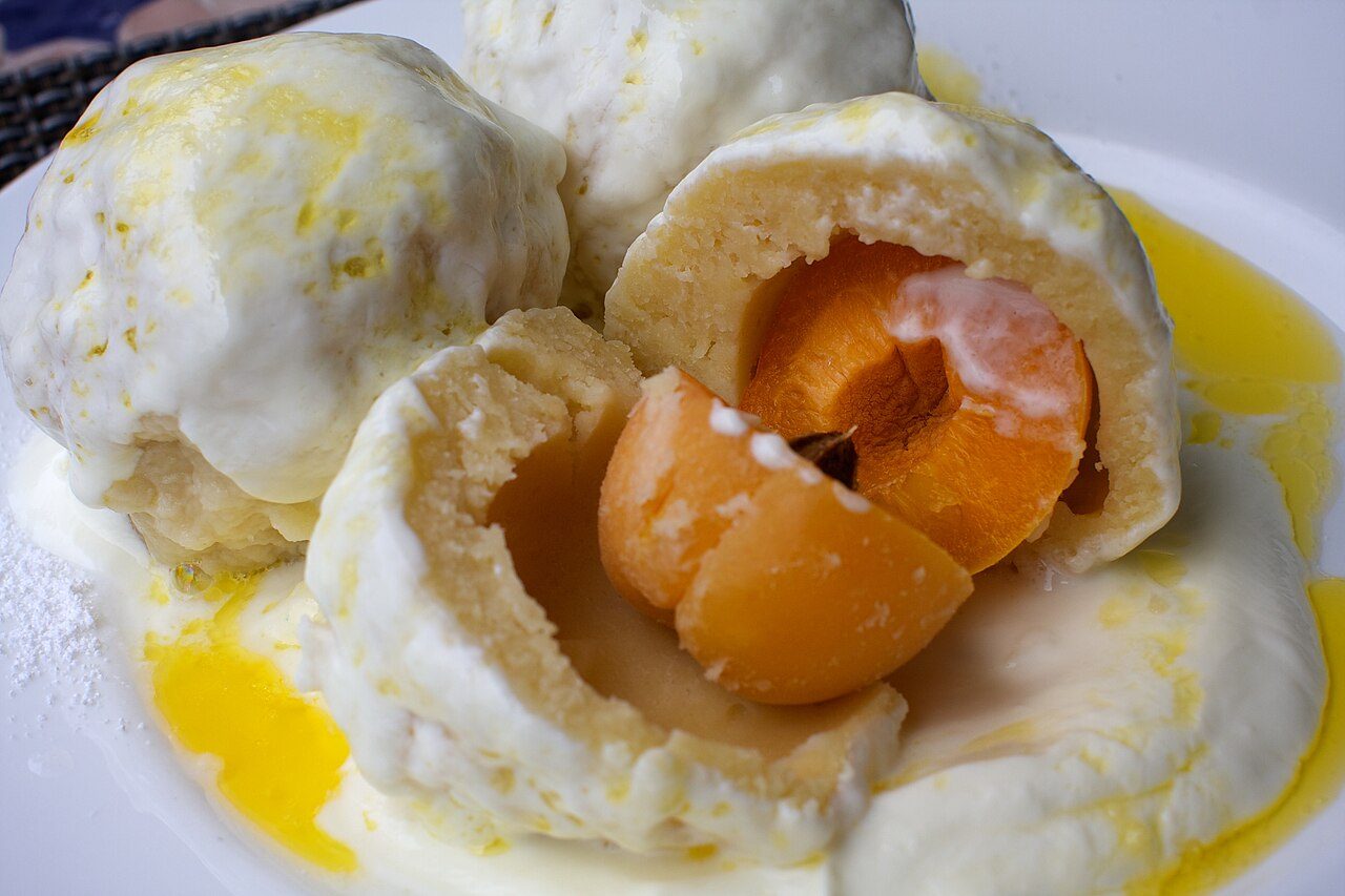 Apricot dumplings with quark, icing sugar and melted butter
