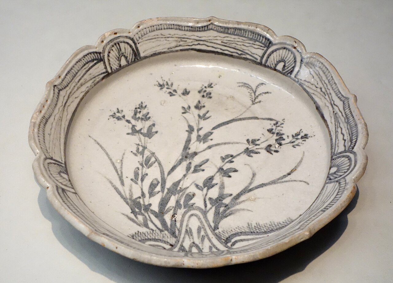 Shallow bowl with bush clover design , Mino ware, Shino type, Azuchi-Momoyama to Edo period, 16th-17th century. Exhibit in the Tokyo National Museum, Tokyo, Japan. This artwork is old enough so that it is in the public domain.