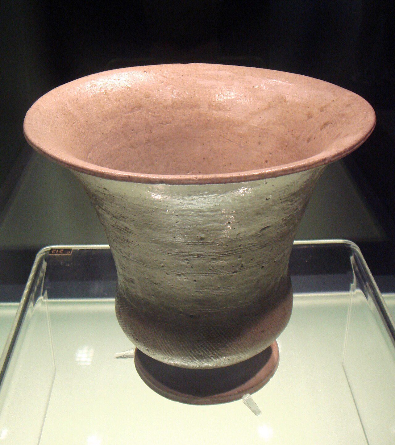 Proto_celadon_Zun_wine_vessel_Shang_period_16_to_11th_century_BCE.