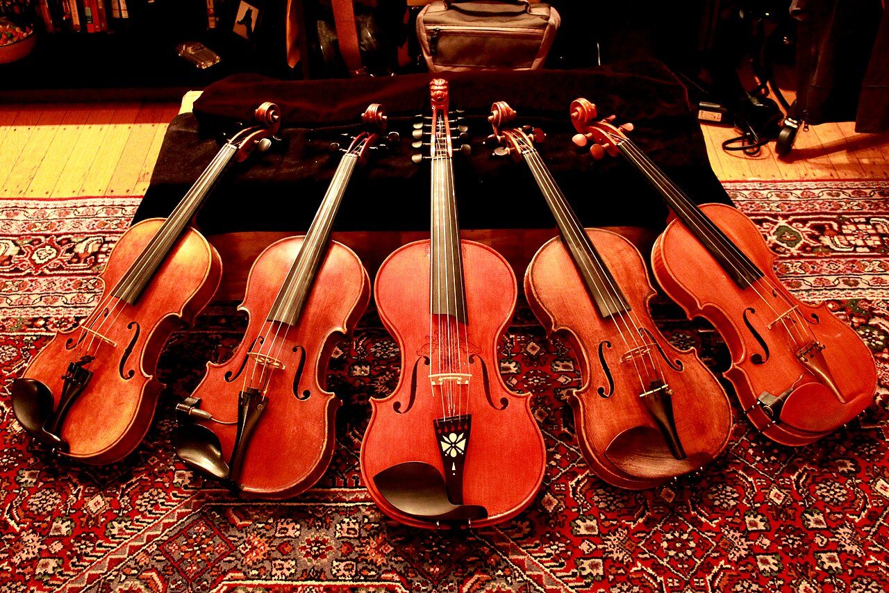 Here are all the fiddles in our apartment right now. left to right : Jay Haide Joseph Collingwood Salve Håkedal Stefano Scarampella Stefano Conia