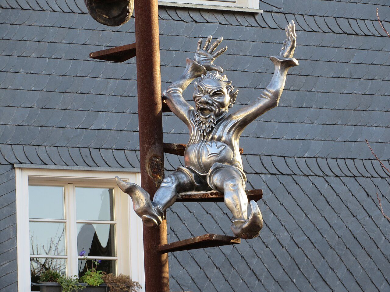 Statue Der Zwergenkönig Goldemar von Almut Rybarsch in Witten