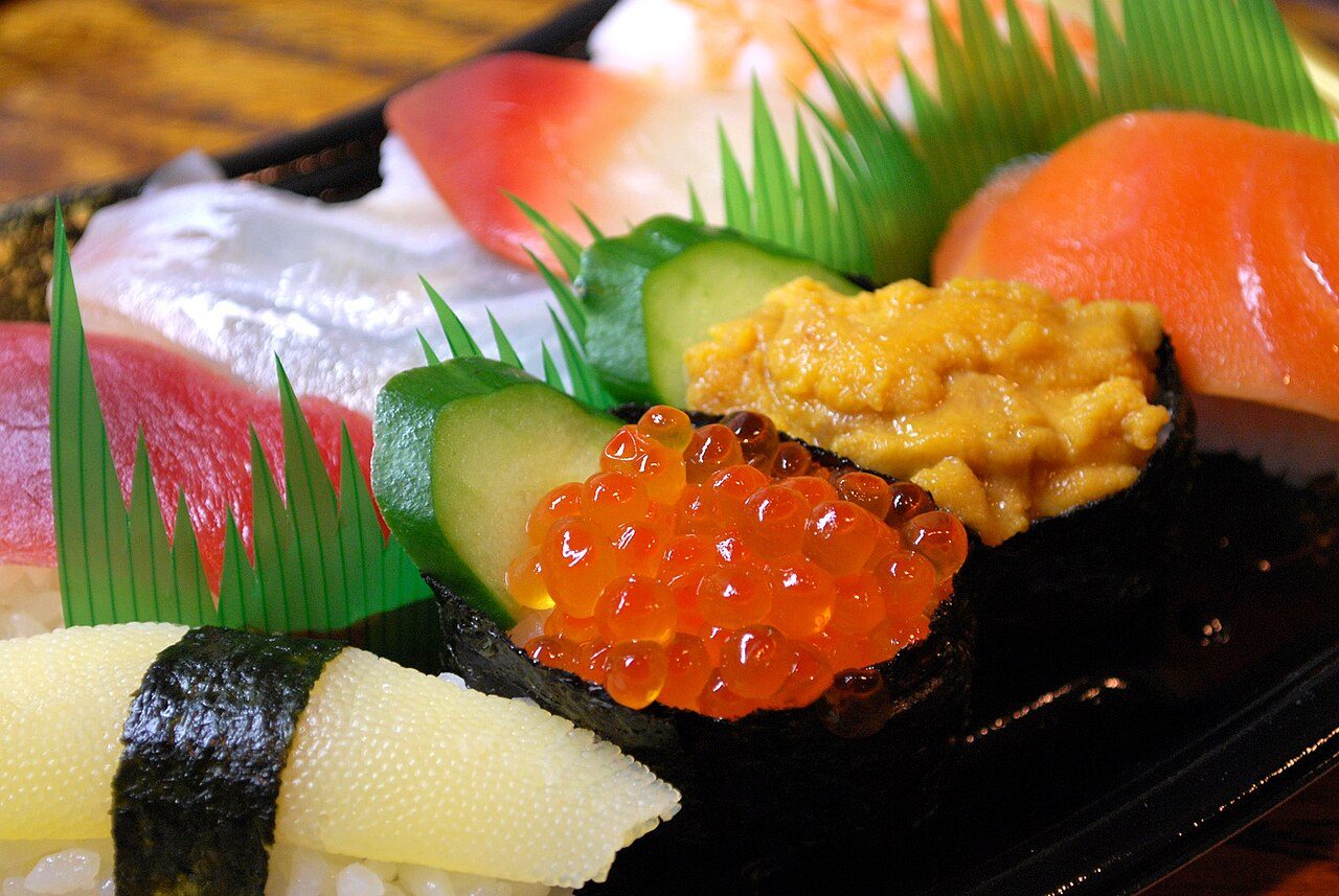 パックで買ったお寿司をできるだけうまそうに撮ってみようじゃん!と、食べるのガマンして夜中に何やってるんだろうね、の10月8、いやもう9日か。(笑)