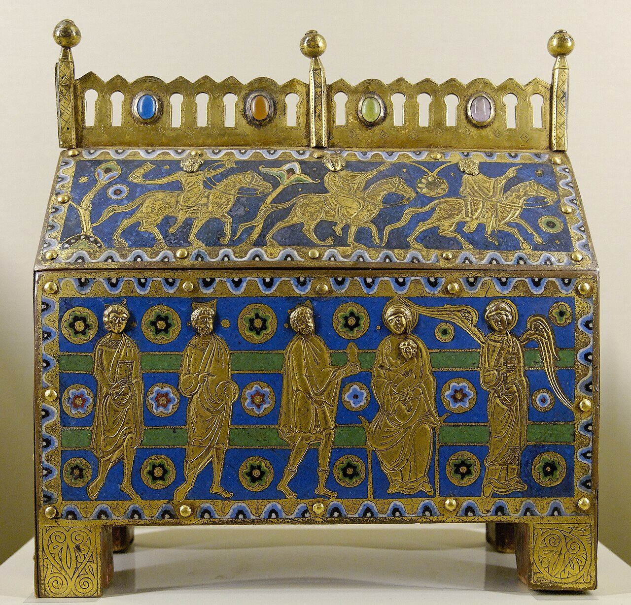Reliquary with the journey of the Three Wise Men and the adoration of Christ. Engraved, chased, enameled and gilt champlevé copper, Limoges, ca. 1200.