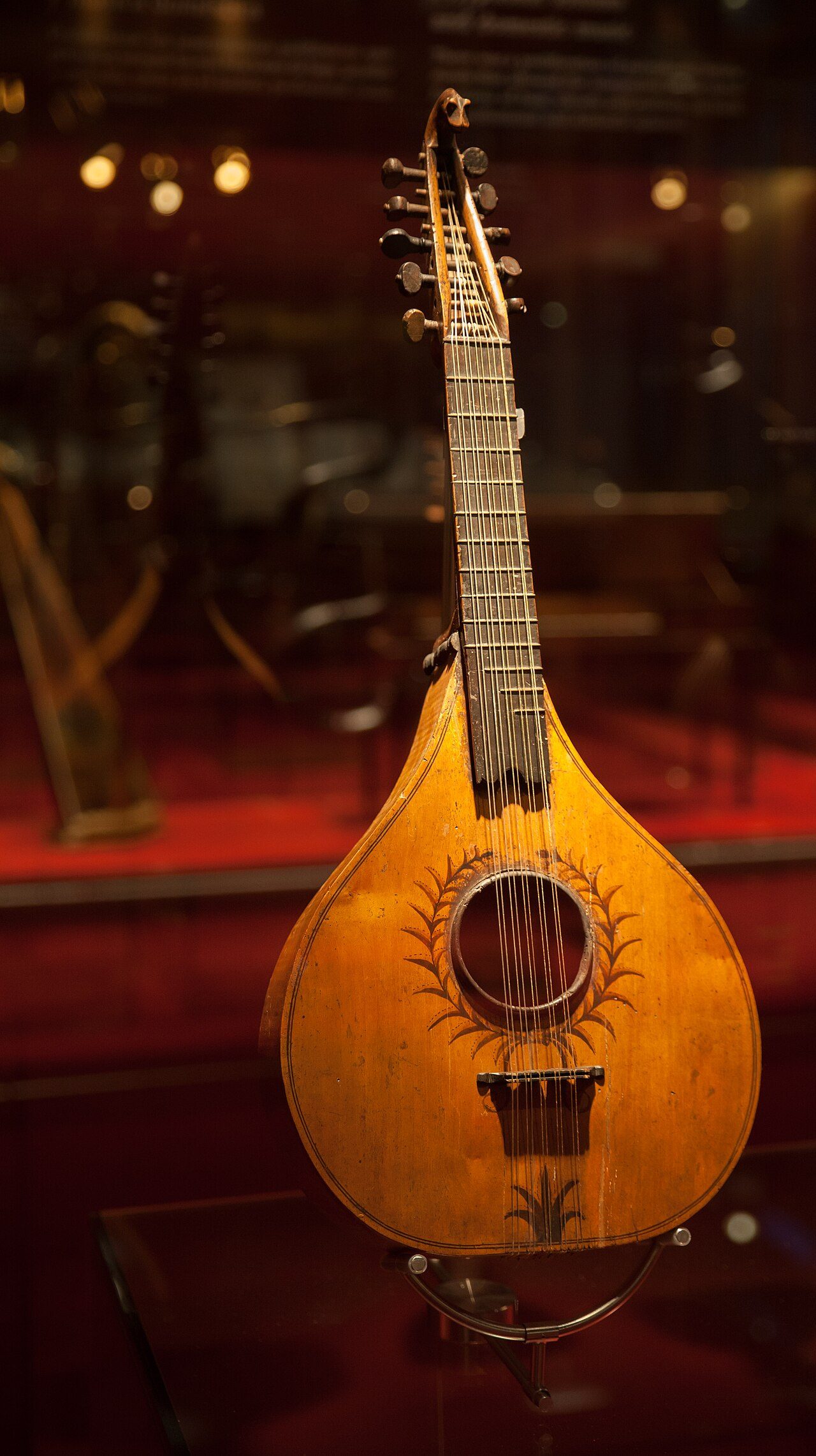 Cistre, s. XVI, MDMB 331, al Museu de la Música de Barcelona