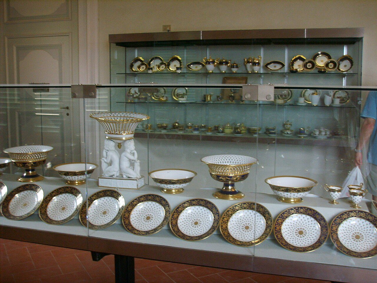Museo delle porcellane di Firenze, secondo servizio di elisa baciocchi, sevres, 1809-1810