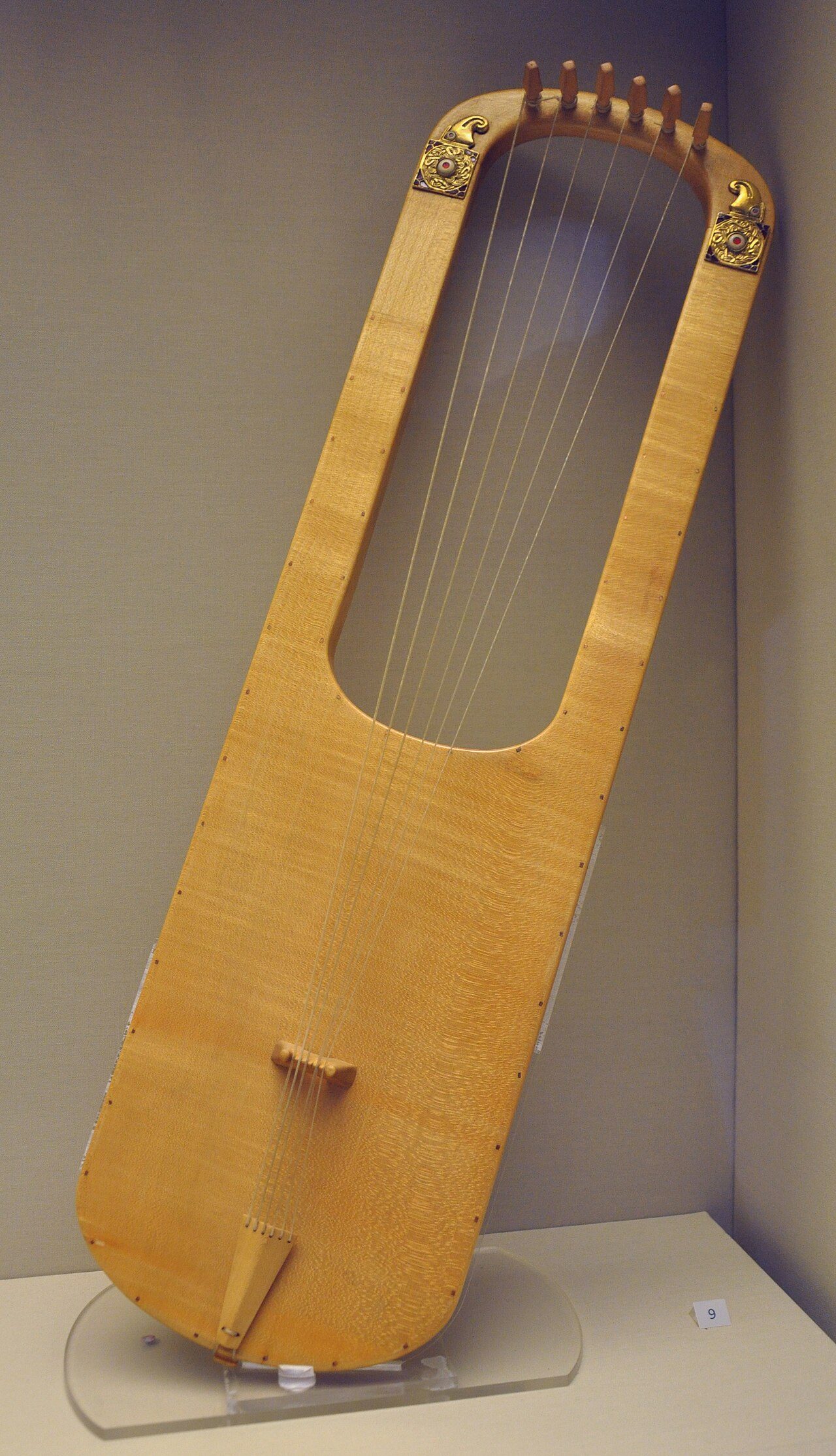 https://www.britishmuseum.org/collection/image/1044594001 British Museum reference SHR.9 Detailed description Replica of the Sutton Hoo large lyre. Maplewood, with electrotyped fittings, bone bridge and gut strings. Size 74.5 x 21.0 cm Location Room 41
