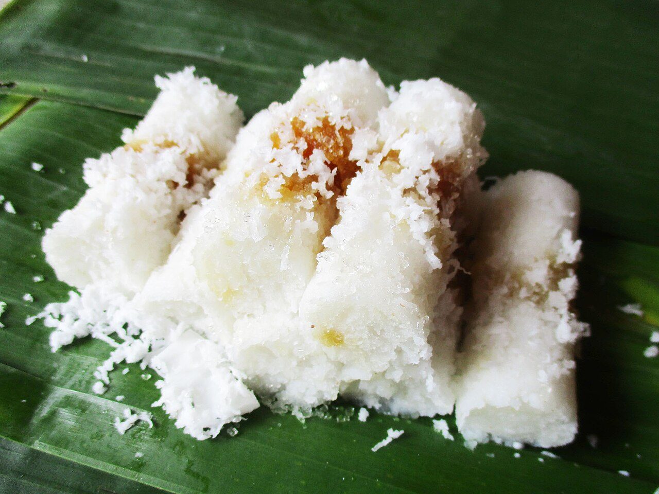 Kué putu is made from rice flour, palm sugar, and grated coconut.