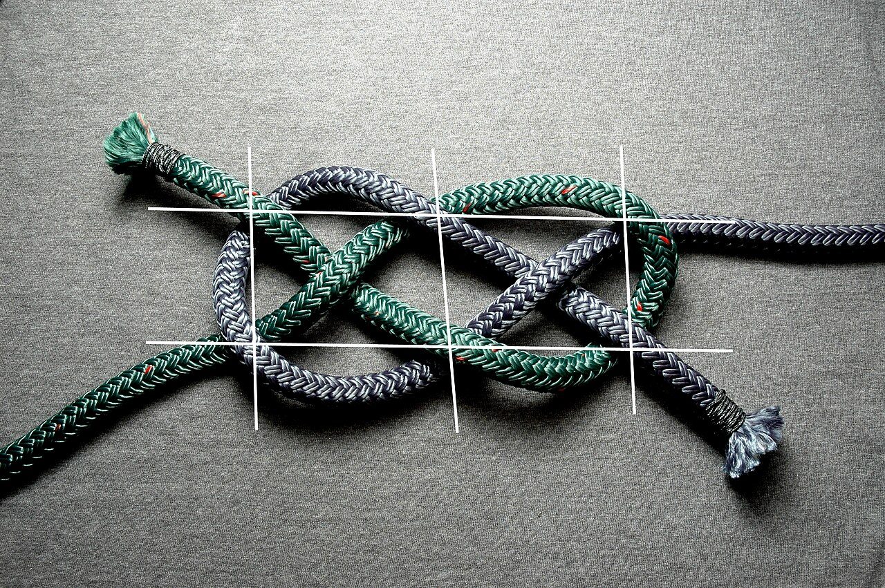 en:Carrick bend , a simple 2x3 en:Basket weave knot , with rectangle superimposed