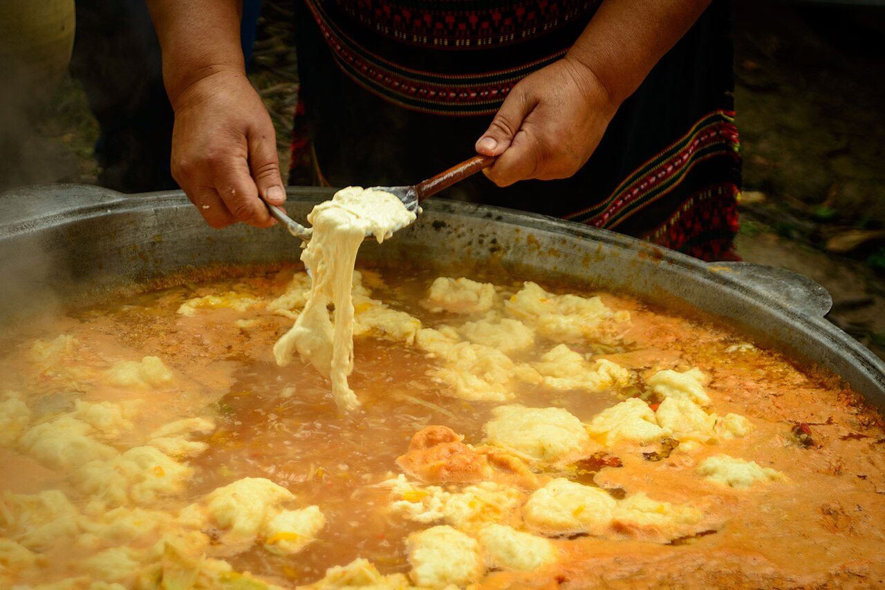 The process of cooking borscht with dumplings. Wikiexpedition to Fest "Borschyk in clay pot". Poltava region