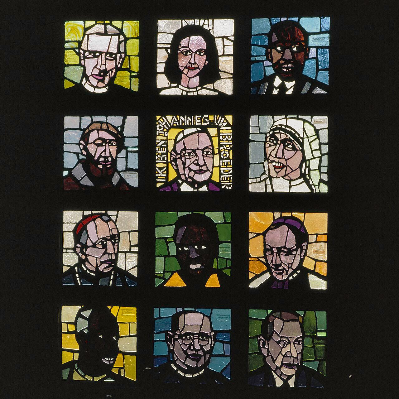 Modern saints & martyrs: 1. Teilhard de Chardin, 2. Anne Frank, 3. Martin Luther King, 4. Abbé Pierre, 5. Pope John XXIII, 6. Mother Teresa, 7. Dom Helder Camara, 8. Steve Biko, 9. Wilhelmus Bekkers, 10. Julius Nyerere, 11. Dietrich Bonhoeffer, 12. Dag Hammerskjoeld.
