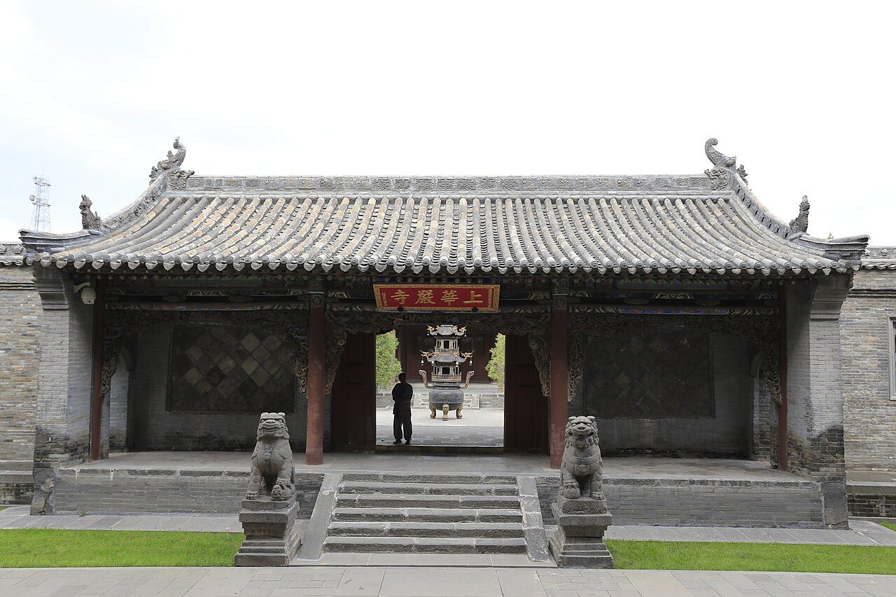 大同华严寺—— 普光明殿后侧的旧山门