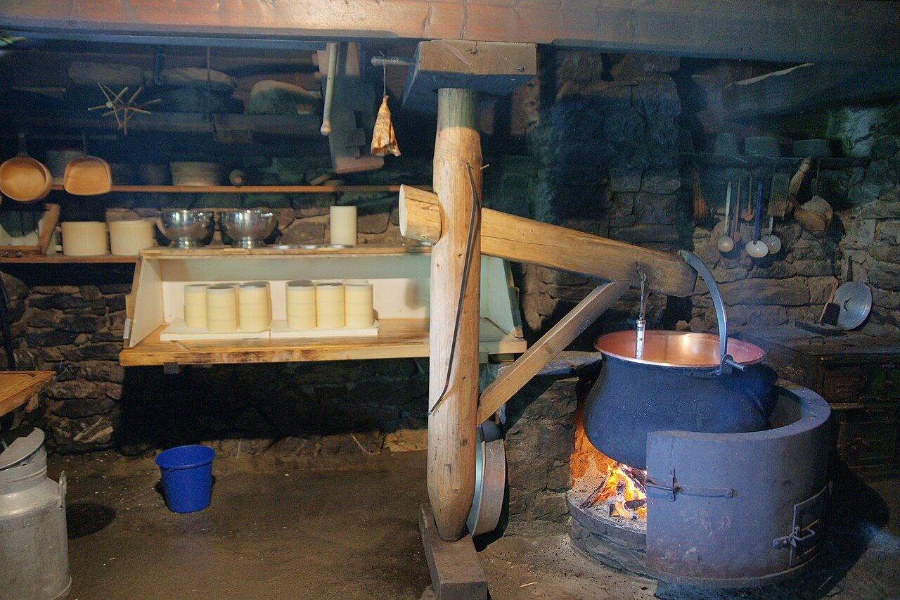 Swiss Open Air Museum Ballenberg: Alpine cheese dairy of Kandersteg / BE (1780)