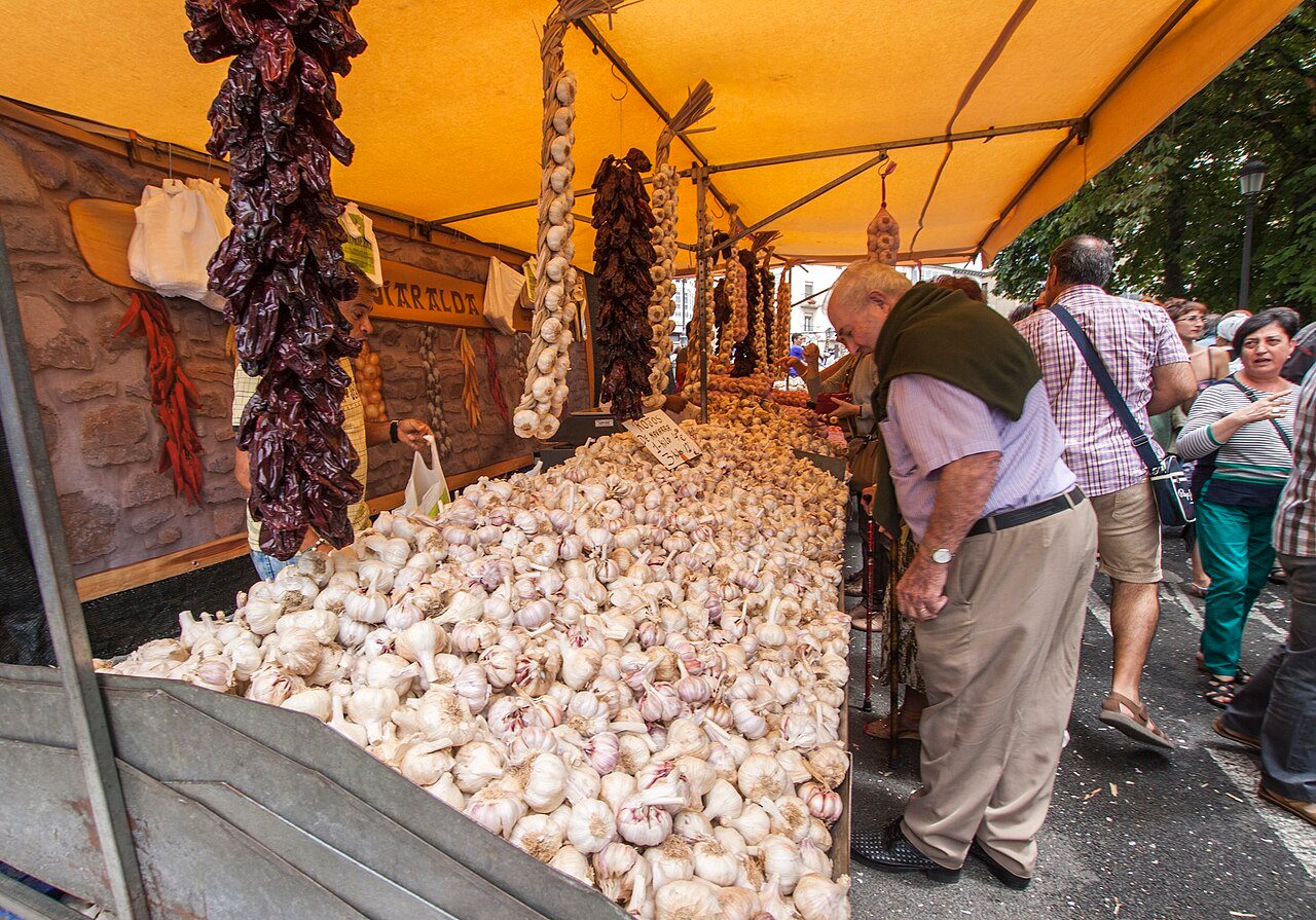 This is a photography of a Folklore festival in Spain ( Wikidata id