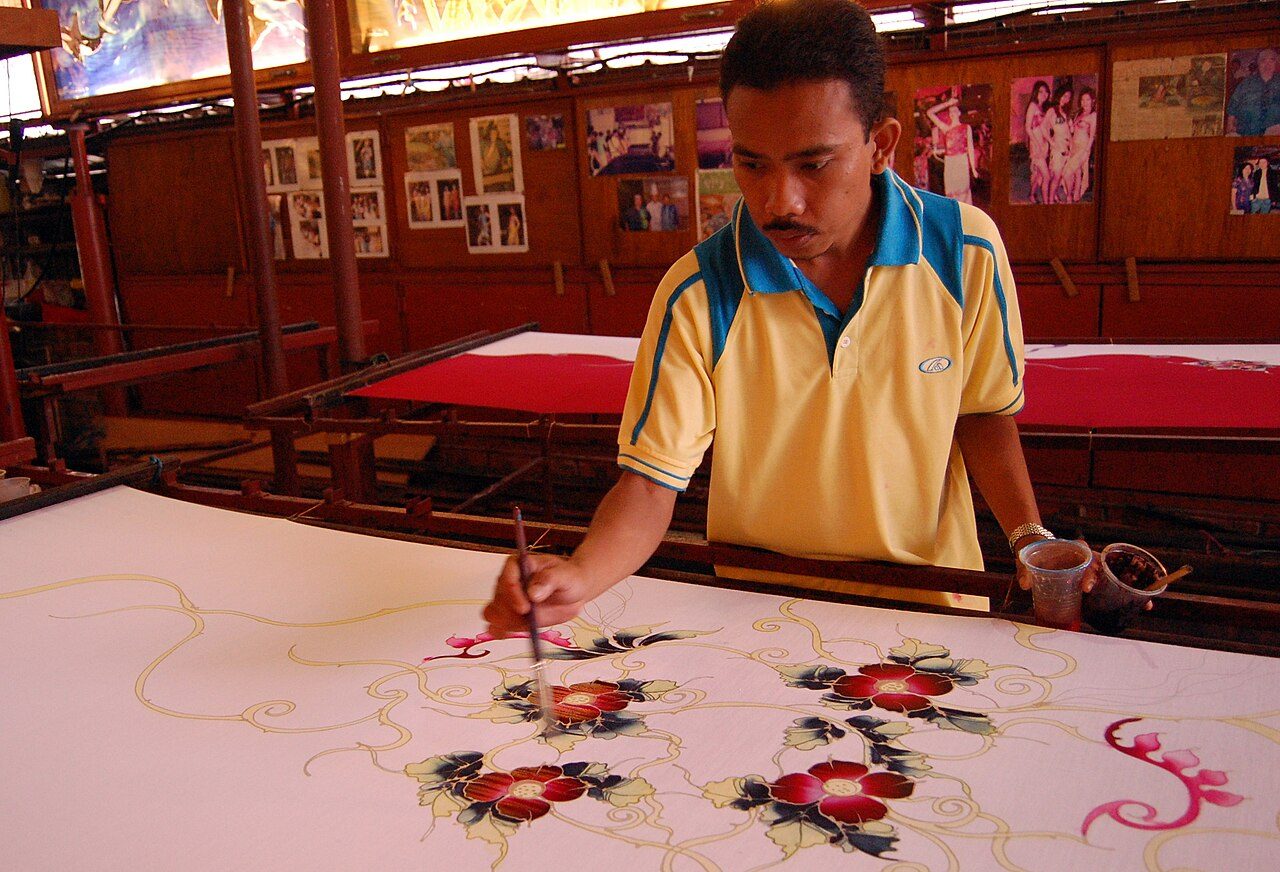 A batik craftsman shows his skills at Kuala Lumpur’s Jadi Batik Centre. Nikon D40 (DTP Course on Trade and Human Rights, March 2008).