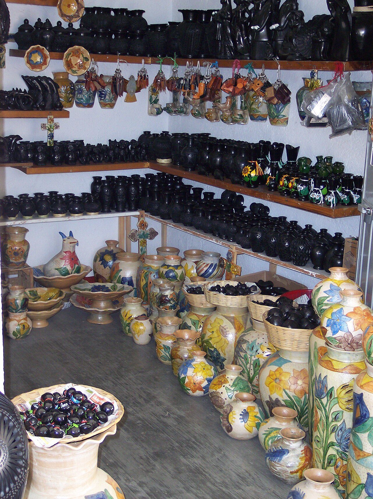 Black mud and conventional mud Handicraft tipical from the San Bartolo Coyotepec Town. SPANISH - Artesanias de barro negro y barro convencional típico del lugar. Located in: San Bartolo Coyotepec. Oaxaca, Mexico.