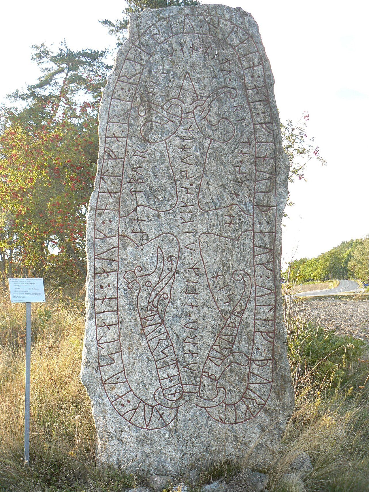 Södermanlands runinskrifter 54 ("Runic Inscriptions of Södermanland 54"), runestone in Södermanland, Sweden. Front view.